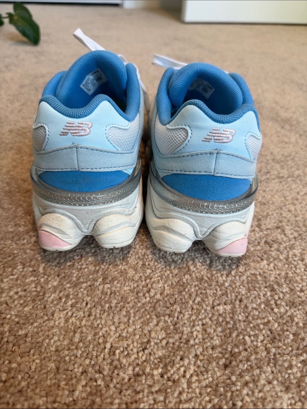 New Balance blue and white baby pink 9060 sneakers - Picture 4 of 6